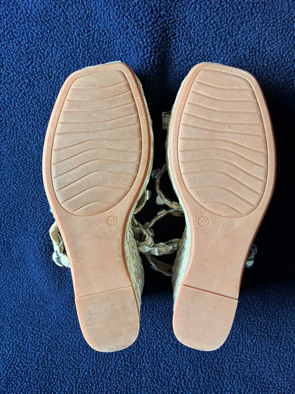 Vince Camuto Studded Espadrille Wedge Sandals Boho T-Strap Size 7 EU 37.